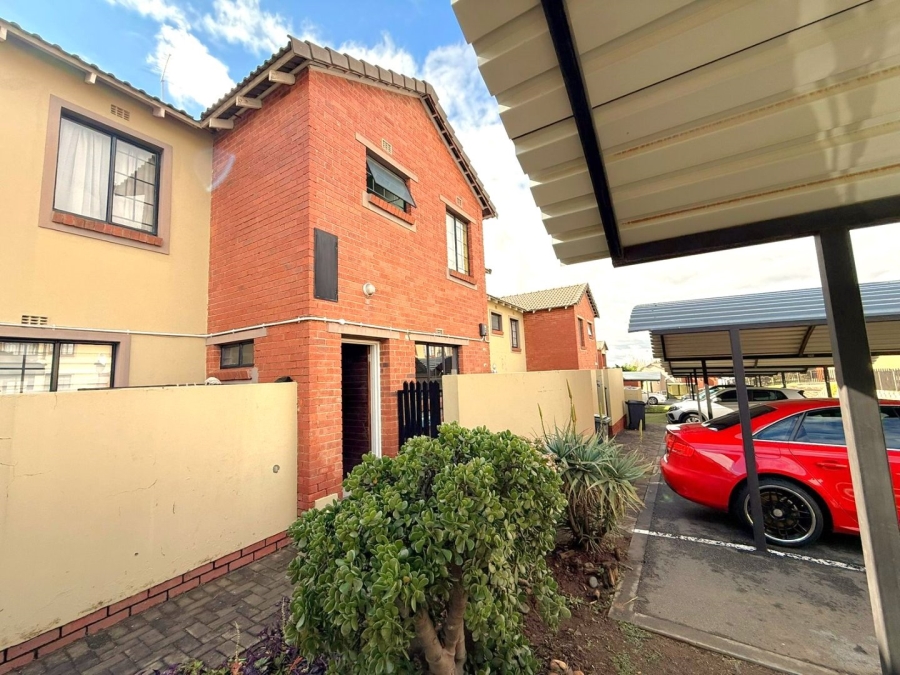 2 Bedroom Property for Sale in Hillside Free State